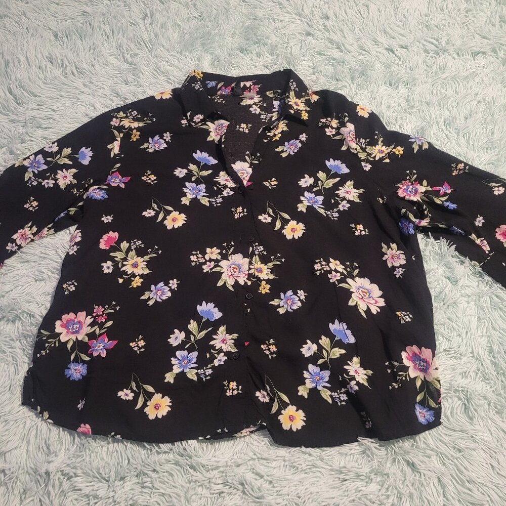 H&M Floral Print Button Up Shirt V-Neck 3/4 Sleeves Straight Cut Black Size M